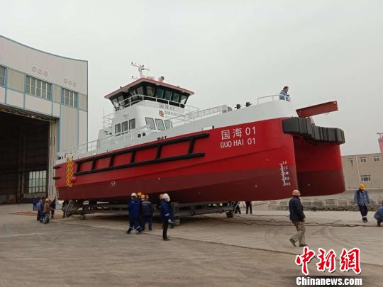 中国首艘全铝合金双体高速风电运维船在大连下水