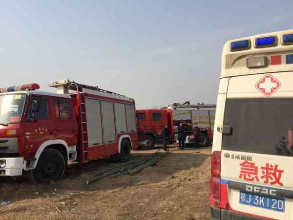 一巴东籍货船在长江蕲春段侧翻，各方联手全力搜救