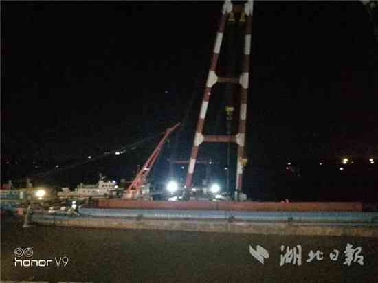 巴东籍侧翻货船船体被扶正 未发现失踪人员