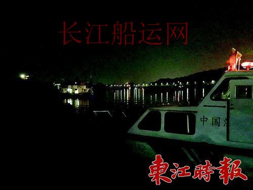 海巡09282协助搁浅船舶脱浅。本组图片 《东江时报》记者匡湘鄂 通讯员王思 吴海超 摄

