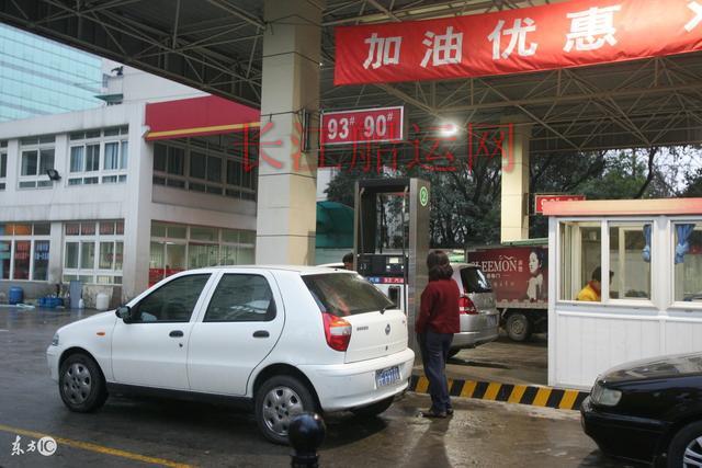 为什么民营加油站的油价那么低，难道是兑了“地沟油”？