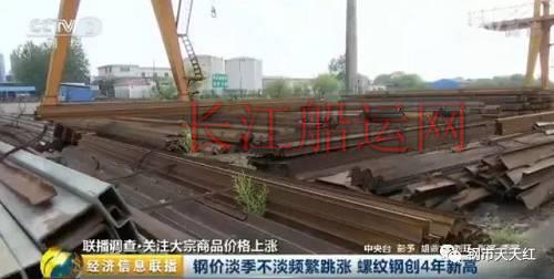 后来随着市场上的供应逐渐过剩、需求萎缩，再加上电商平台的出现，消除了信息不对称的影响，钢贸商的利润变得越来越薄了。到了2015年底，吨钢价格跌到了不足2000元的水平，大多数钢贸商的毛利率甚至都很难达到1%，上海地区的活跃的钢贸商减少了一大半。行业思维也开始从传统的囤货待售赚差价，转向了期货。