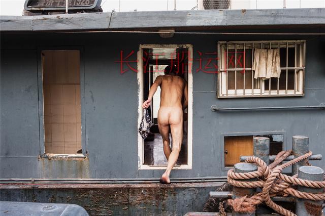 京杭大运河上的跑船人 货船承载着他们的生活和梦想