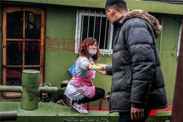 京杭大运河上的跑船人 货船承载着他们的生活和梦想
