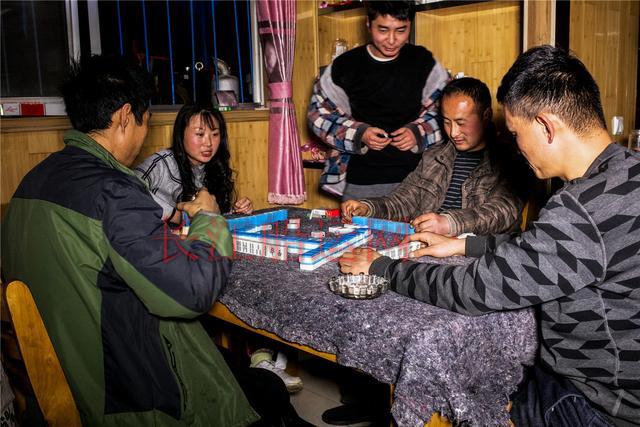 京杭大运河上的跑船人 货船承载着他们的生活和梦想