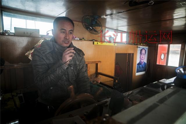 京杭大运河上的跑船人 货船承载着他们的生活和梦想