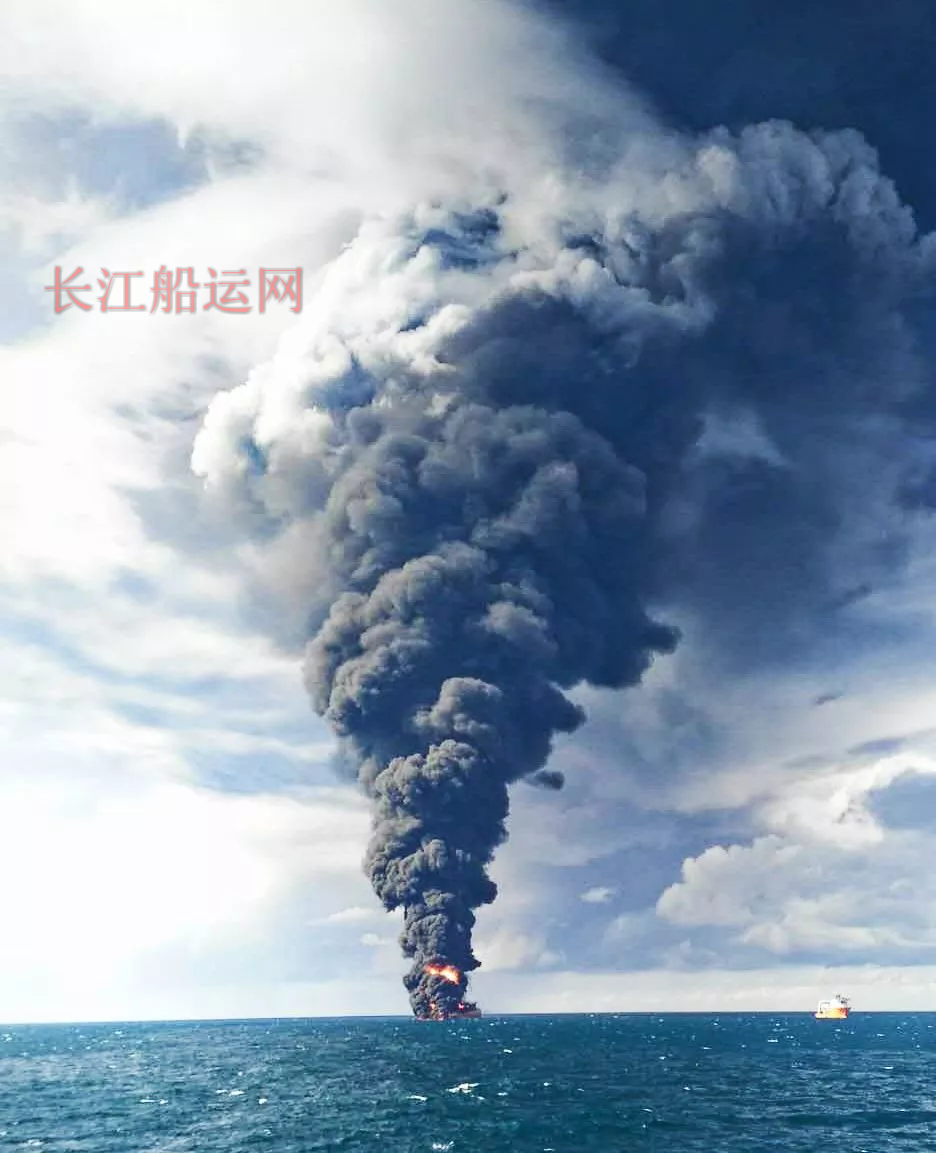 长江口撞船事故船桑吉轮发生爆燃 全船剧烈燃烧