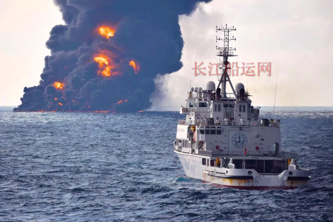 长江口撞船事故船桑吉轮发生爆燃 全船剧烈燃烧