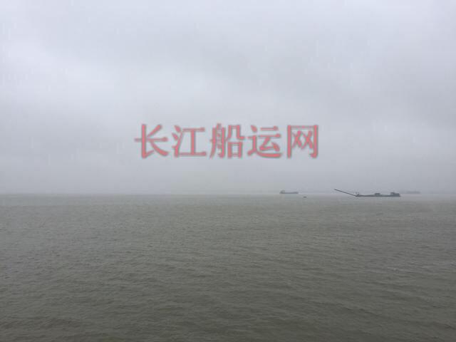 冬钓长江，江边江水煮江鱼