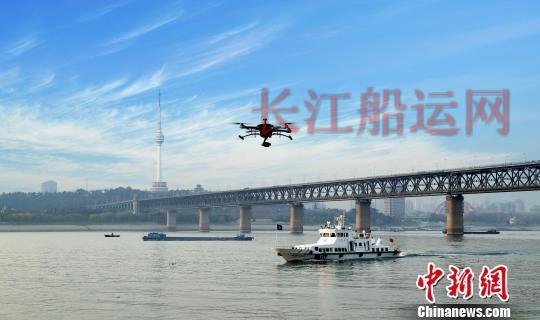图为，长江海事部门展开立体巡航 廖磊 摄