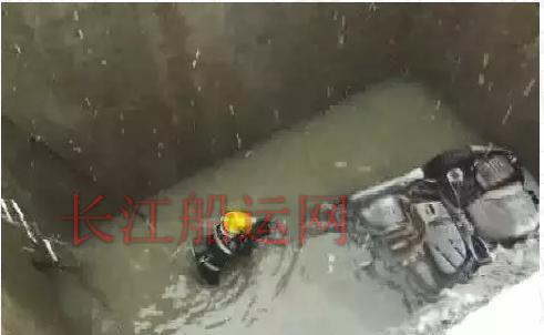 雪天行车要谨慎！无锡一轿车坠入10米深井 车内两人死亡