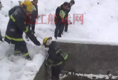 雪天行车要谨慎！无锡一轿车坠入10米深井 车内两人死亡