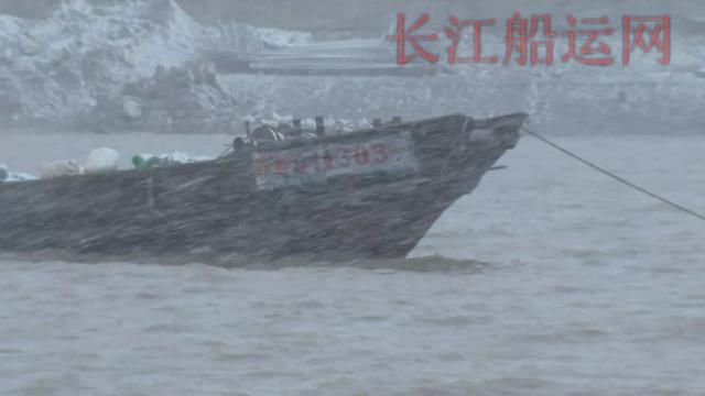 生死营救！大雪夜启东连兴港油船受损沉没 6名船员命悬一线