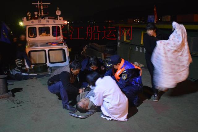 船长突然中风 海事紧急救援抢送治疗