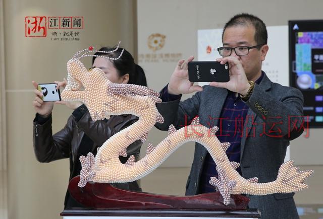 拿下吉尼斯世界纪录！这艘木船镶嵌了200多万颗珍珠