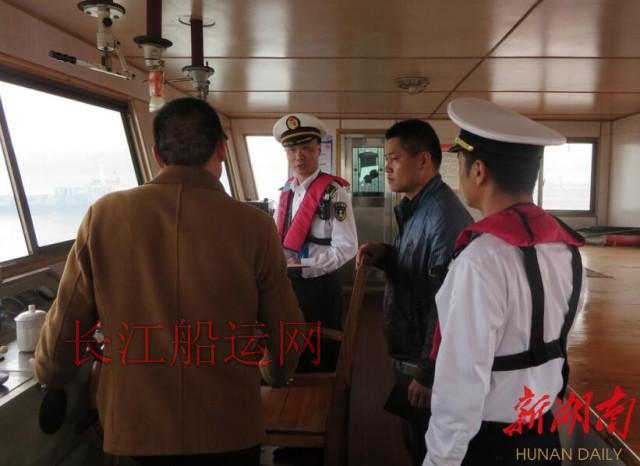 船舶“冒雾航行” 岳阳海事首开罚单